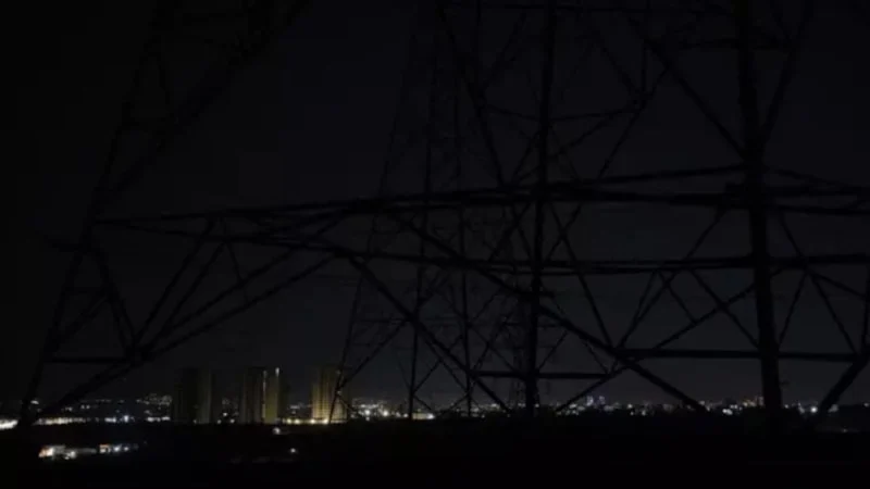 İsrail Saldırıları Sonrası İran'da Elektrik Kesintileri Yaşandı