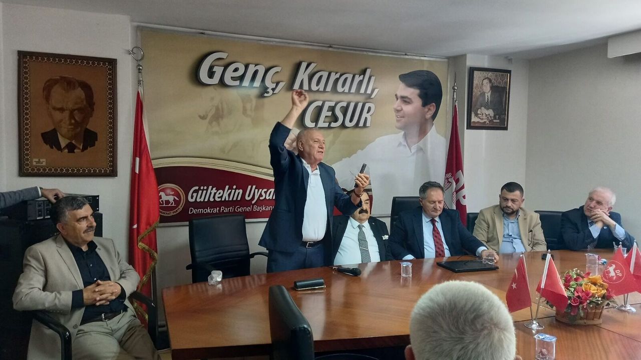 Bursa'da Demokrat Parti Bayramlaşma Programı: Birlik ve Dayanışma Vurgusu Bursa'da Demokrat Parti Bayramlaşma Programı: Birlik ve Dayanışma Vurgusu