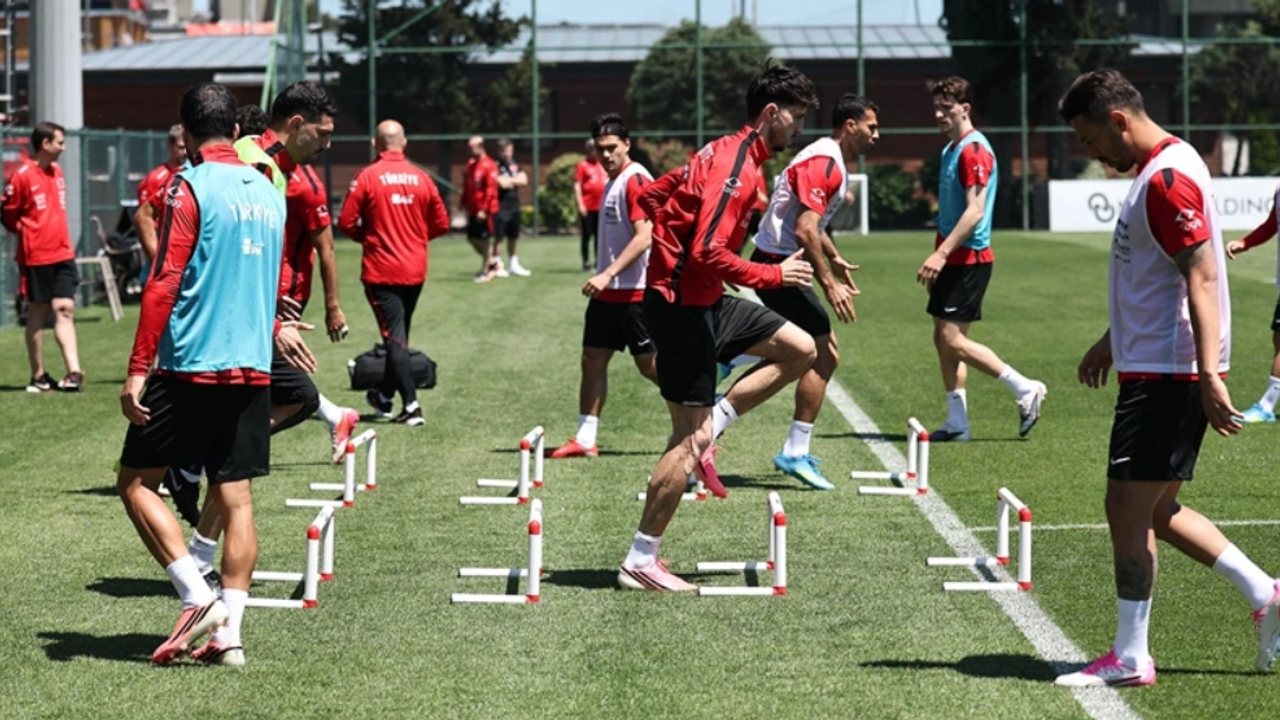 A Milli Takım, Kuzey Makedonya Maçı İçin Taktik Çalışmalarına Devam Ediyor A Milli Takım, Kuzey Makedonya Maçı İçin Taktik Çalışmalarına Devam Ediyor
