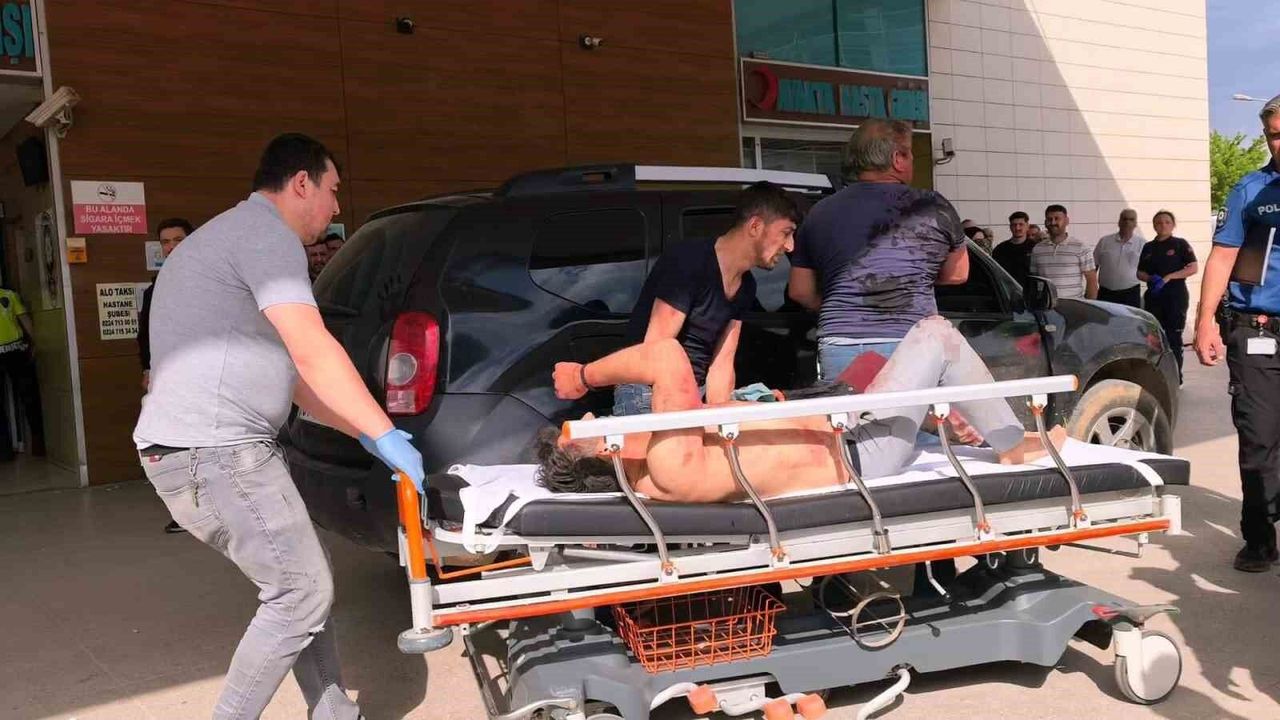 Bursa'da Amca Çocuğunu 5 Yerinden Bıçaklayan Şahıs Tutuklandı Bursa'da Amca Çocuğunu 5 Yerinden Bıçaklayan Şahıs Tutuklandı