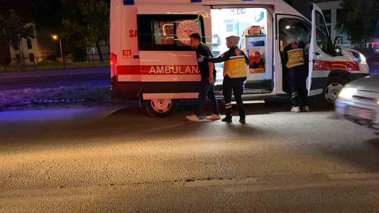 İnegöl'de Kontrolden Çıkan Otomobil Direğe Çarptı: Genç Sürücü Yaralandı İnegöl'de Kontrolden Çıkan Otomobil Direğe Çarptı: Genç Sürücü Yaralandı