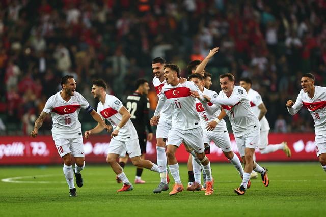 Patrick Kluivert: Türkiye, 2026 Dünya Kupası'nın Sürpriz Takımı Olabilir