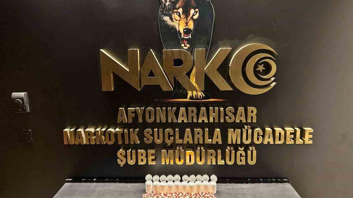 Afyonkarahisar'da Uyuşturucu Operasyonu: 508 Adet Sentetik Ecza Maddesi Ele Geçirildi Afyonkarahisar'da Uyuşturucu Operasyonu: 508 Adet Sentetik Ecza Maddesi Ele Geçirildi