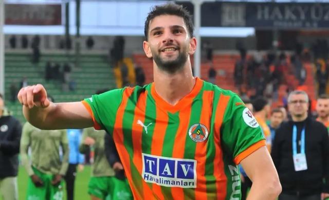 Fenerbahçe Resmi Teklif İçin Hazırlanıyor: Ümit Akdağ ile Anlaşma Yolunda Fenerbahçe Resmi Teklif İçin Hazırlanıyor: Ümit Akdağ ile Anlaşma Yolunda