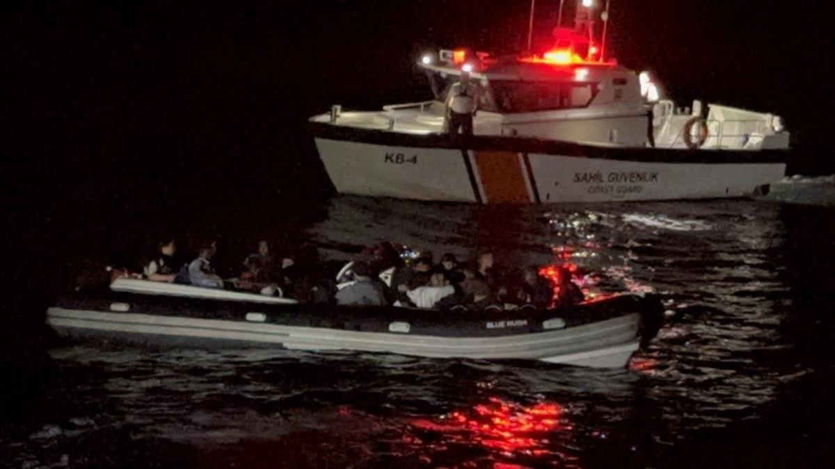 Aydın'da 32 Düzensiz Göçmen Kurtarıldı: 4'ü Çocuk Aydın'da 32 Düzensiz Göçmen Kurtarıldı: 4'ü Çocuk
