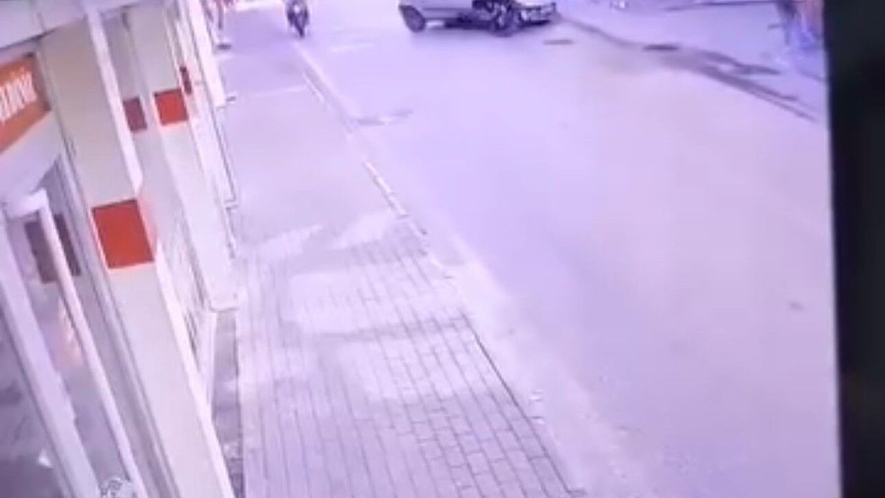 Bursa'da İlginç Kaza: Motosiklet Sürücüsü Burnu Kanamadan Kurtuldu Bursa'da İlginç Kaza: Motosiklet Sürücüsü Burnu Kanamadan Kurtuldu