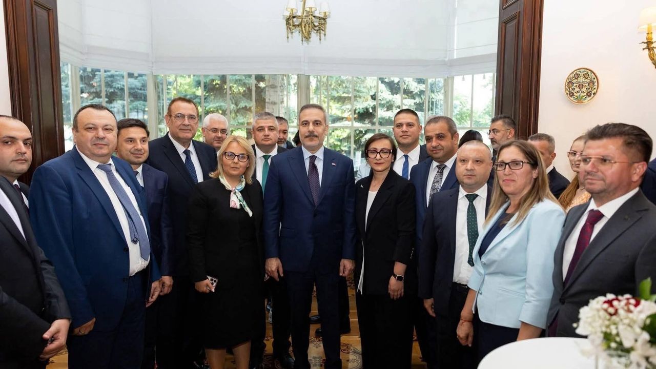 Hakan Fidan: Bulgaristan Türkleri İki Ülke İlişkilerinde Müstesna Rol Oynuyor Hakan Fidan: Bulgaristan Türkleri İki Ülke İlişkilerinde Müstesna Rol Oynuyor