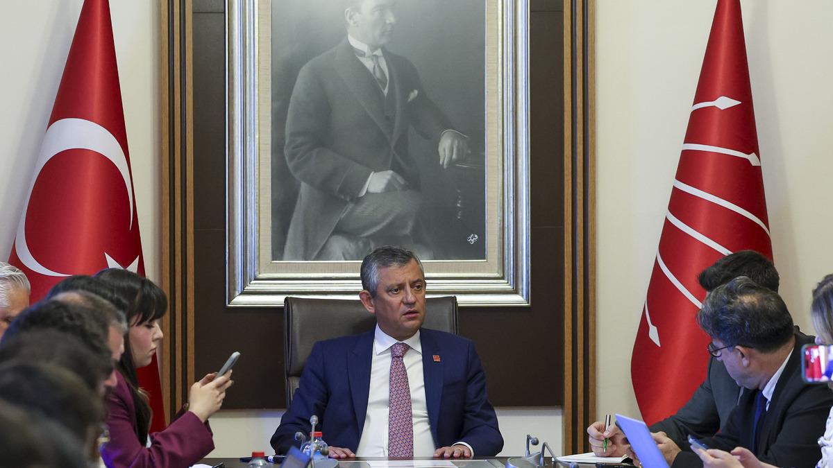 Özgür Özel: "O Zaman Mecburen Yeni Parti Kurulur" Özgür Özel: "O Zaman Mecburen Yeni Parti Kurulur"