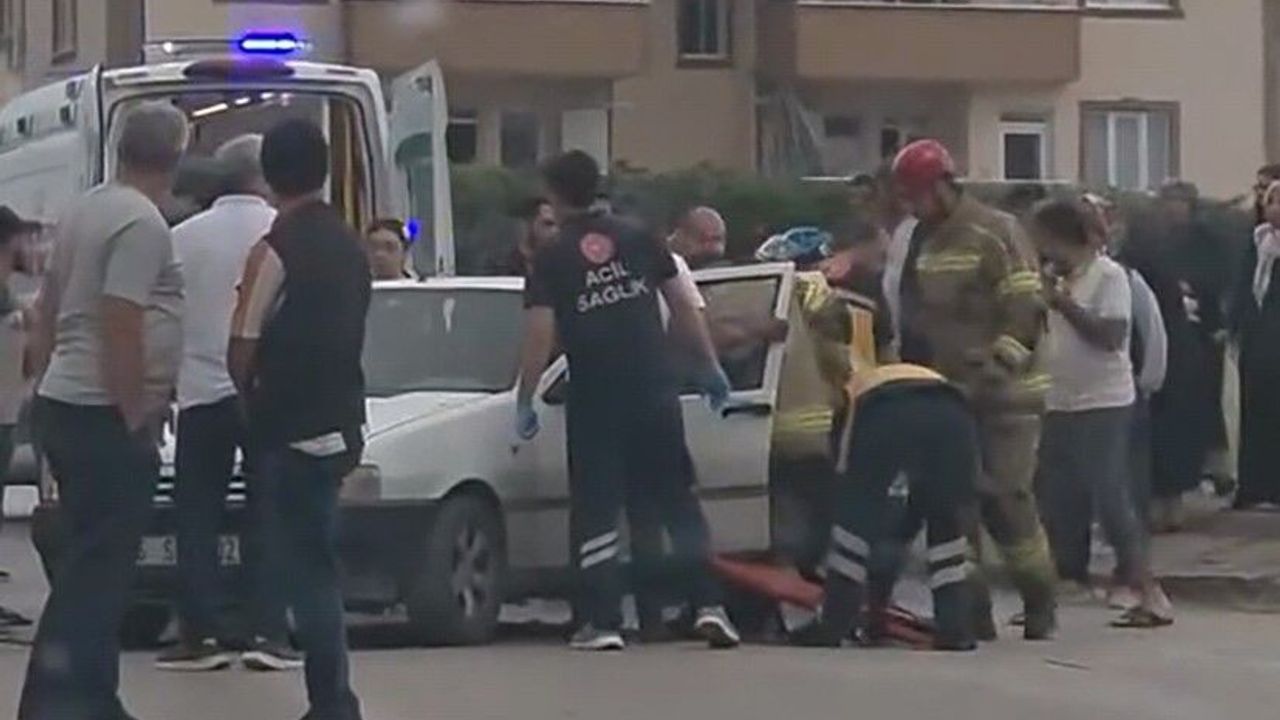 İnegöl'de Kavşakta Çarpışma: 9 Yaralı, 3'ü Çocuk İnegöl'de Kavşakta Çarpışma: 9 Yaralı, 3'ü Çocuk