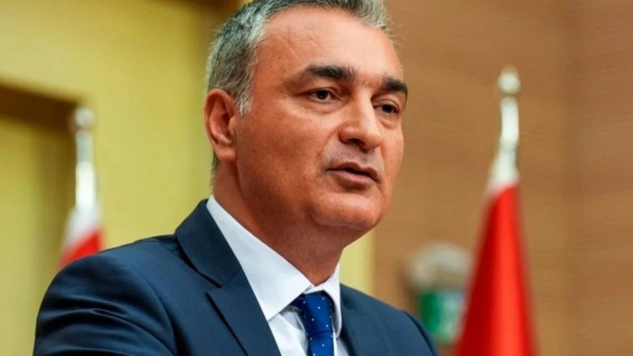 Müslim Sarı'dan Kritik Açıklama: Mahkeme Kararı Kesinleşmeden Kurultay Yapılamaz Müslim Sarı'dan Kritik Açıklama: Mahkeme Kararı Kesinleşmeden Kurultay Yapılamaz