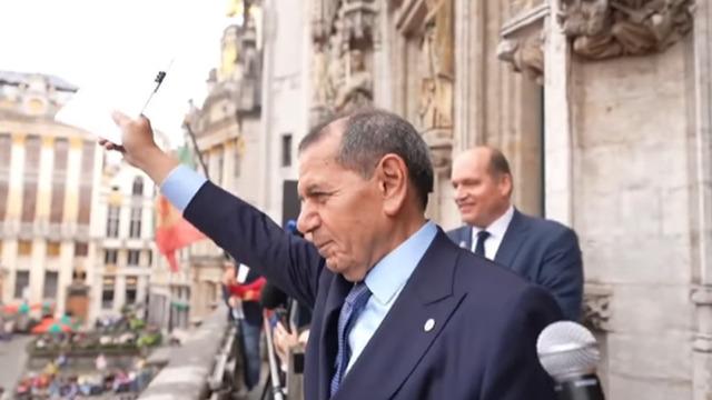 Dursun Özbek'ten Taraftara Yanıt: Camavinga Çağrısına Gülümseyerek Tepki Verdi