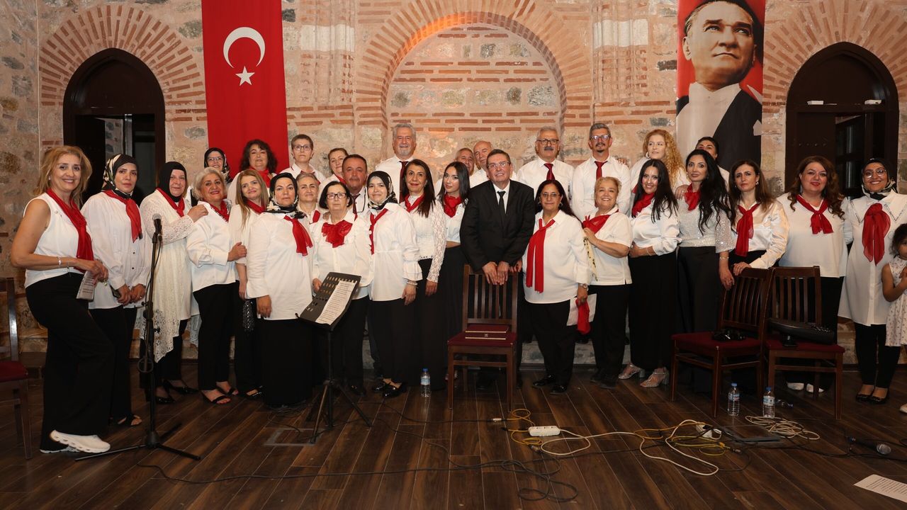 Osmangazi Belediyesi Türk Halk Müziği Topluluğu: Dönem Sonu Konserine Yoğun İlgi Gösterildi Osmangazi Belediyesi Türk Halk Müziği Topluluğu: Dönem Sonu Konserine Yoğun İlgi Gösterildi