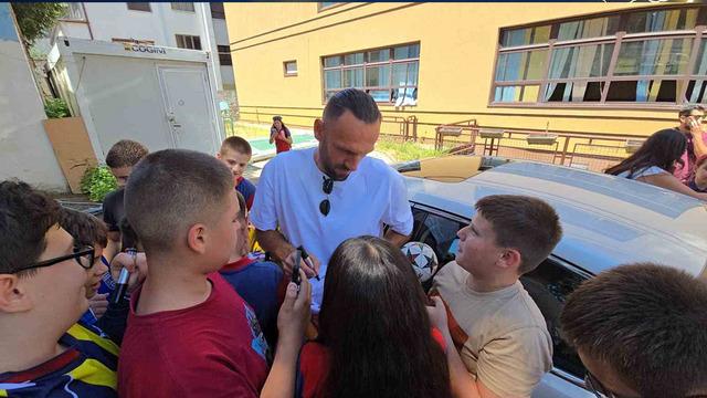 Vedat Muriqi, Prizren’de Öğrencilerle Buluştu: Yoğun İlgiyle Karşılandı