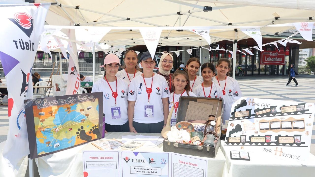 TÜBİTAK 4006-C Bilim Fuarı Festivalinde Öğrenciler Dikkat Çekici Projeler Sergiledi TÜBİTAK 4006-C Bilim Fuarı Festivalinde Öğrenciler Dikkat Çekici Projeler Sergiledi