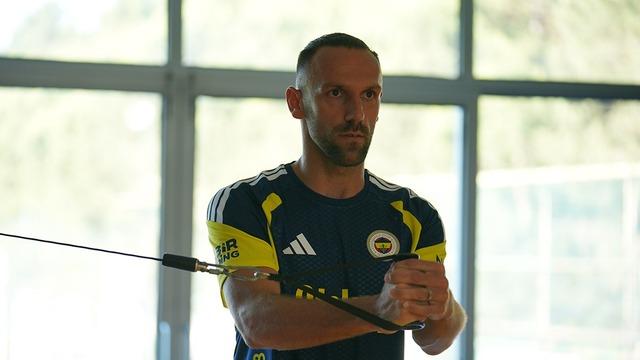 Vedat Muriqi, Fenerbahçe ile 3 Yıllık Sözleşme İmzaladı ve Çalışmalara Başladı Vedat Muriqi, Fenerbahçe ile 3 Yıllık Sözleşme İmzaladı ve Çalışmalara Başladı