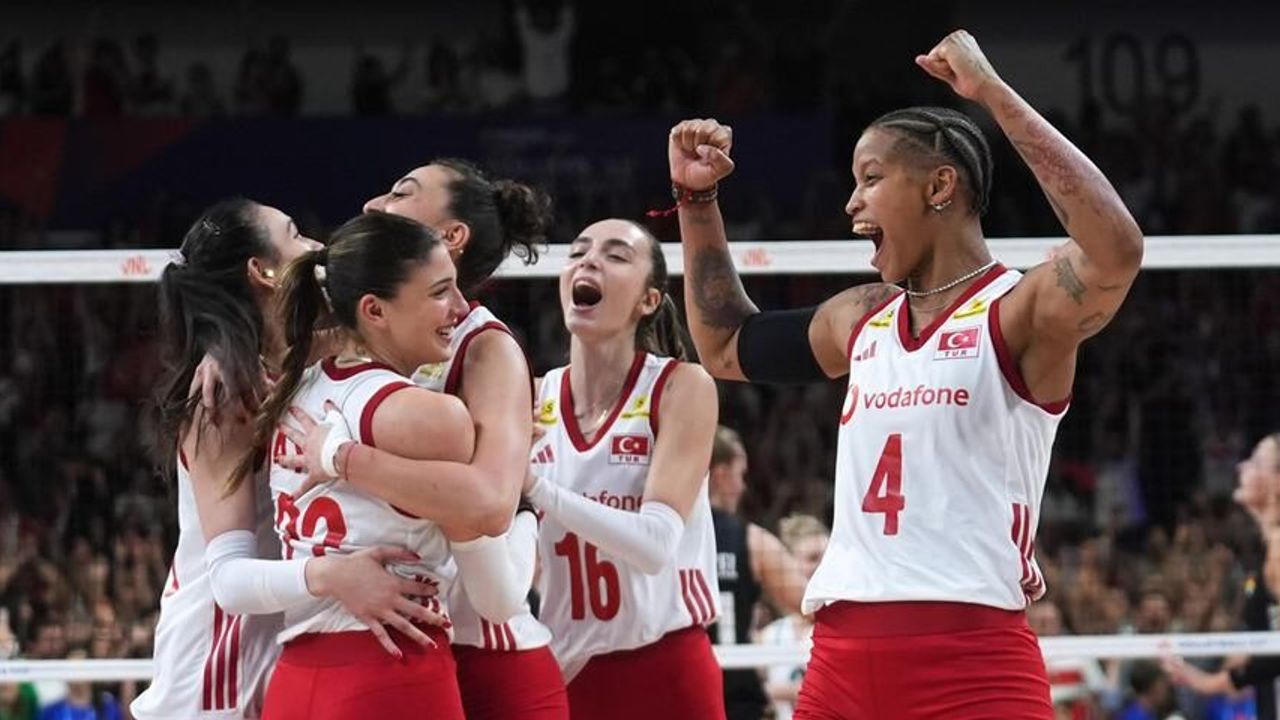 A Milli Kadın Voleybol Takımı Almanya'yı 3-2 Mağlup Etti A Milli Kadın Voleybol Takımı Almanya'yı 3-2 Mağlup Etti