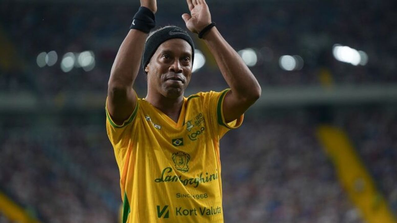 Ronaldinho Yeşil Sahalara Dönüyor: 11 Yıl Aradan Sonra Ravenna FC ile Anlaşmaya Yakın