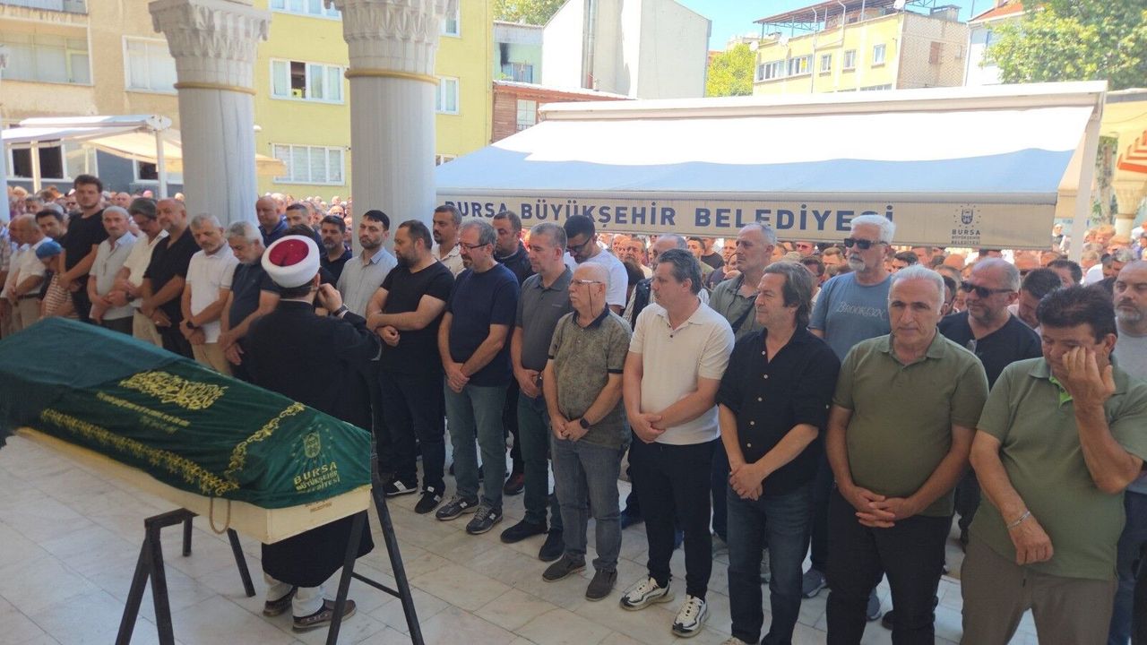 Bursalı iş adamının lösemi tedavisi gören kızı hayatını kaybetti Bursalı iş adamının lösemi tedavisi gören kızı hayatını kaybetti