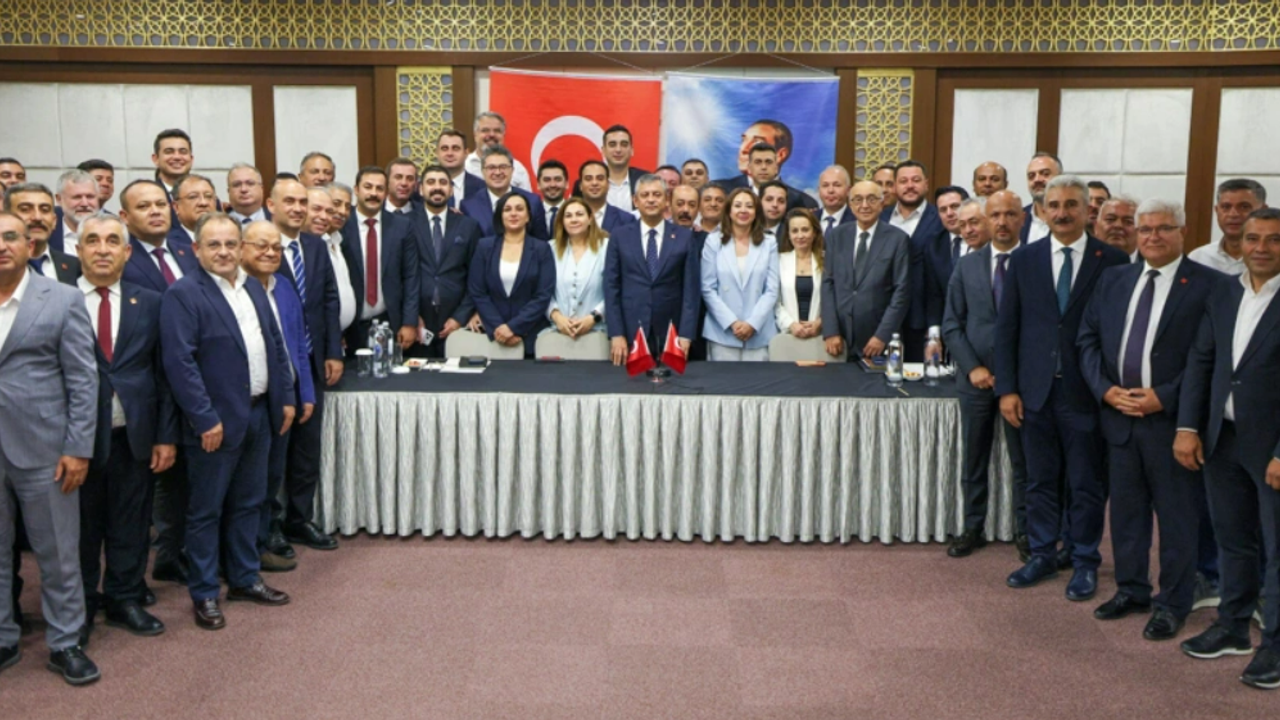 Özgür Özel yeni partinin ayrıntılarını açıkladı Özgür Özel yeni partinin ayrıntılarını açıkladı