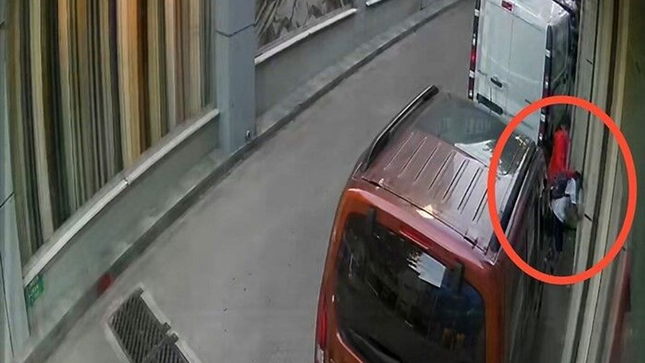 Akran zorbalığı kameraya böyle yansıdı Akran zorbalığı kameraya böyle yansıdı