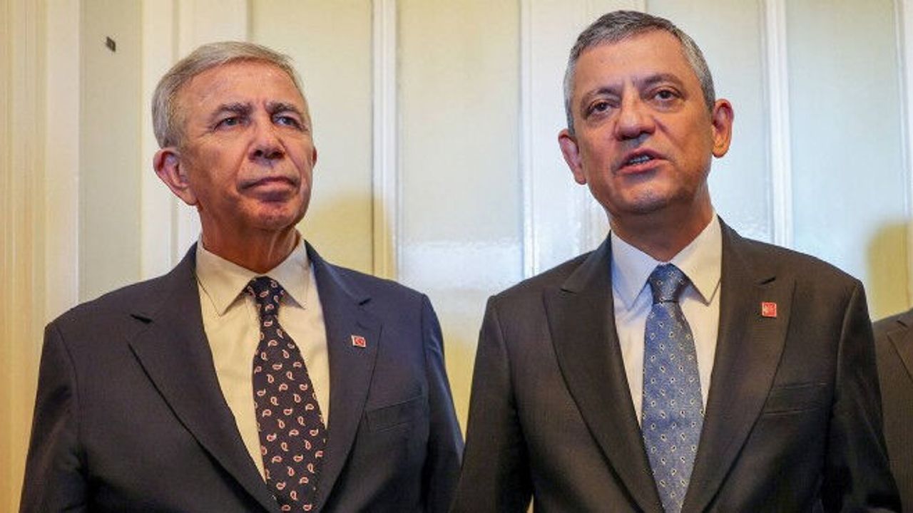 Mansur Yavaş, Özgür Özel’i YENİ Parti Kurucu Genel Başkanı olarak tebrik etti Mansur Yavaş, Özgür Özel’i YENİ Parti Kurucu Genel Başkanı olarak tebrik etti