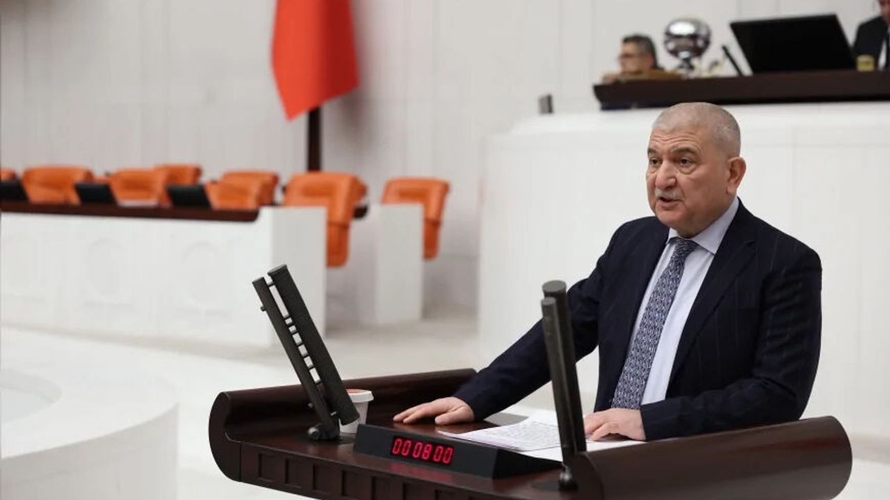 Kani Torun, Gelecek Partisi'nin Fesih Sürecinde Yeni Yol Partisi'nde Devam Edecek Kani Torun, Gelecek Partisi'nin Fesih Sürecinde Yeni Yol Partisi'nde Devam Edecek