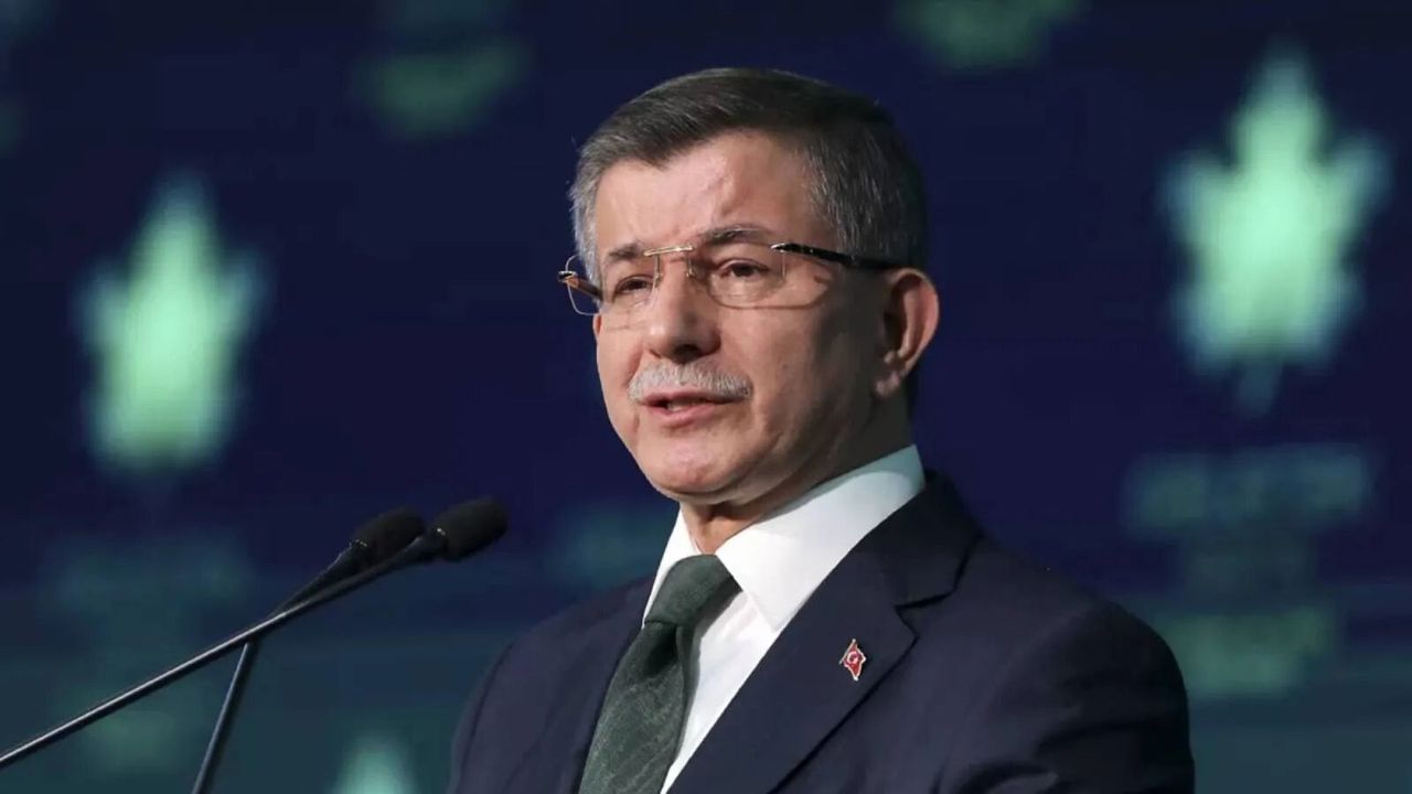 Ahmet Davutoğlu'nun Siyasi Yolculuğu ve Gelecek Partisi'nin Kuruluşu Ahmet Davutoğlu'nun Siyasi Yolculuğu ve Gelecek Partisi'nin Kuruluşu