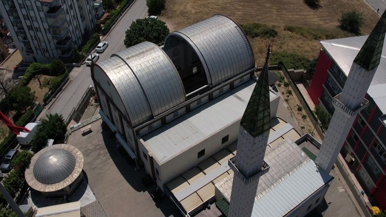 Bursa'nın Safa Camii: Açılır Kubbe ile Modern İbadet Deneyimi