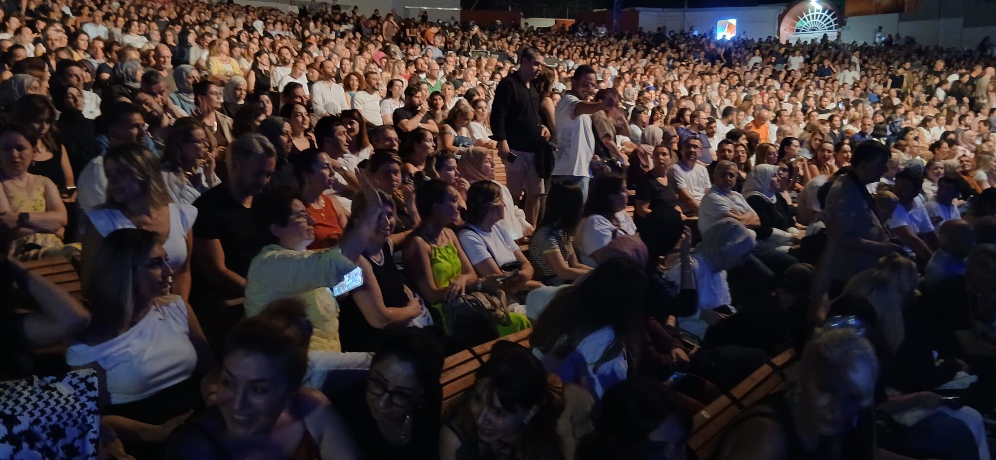 64. Uluslararası Bursa Festivali, Özcan Deniz konseriyle kapandı 64. Uluslararası Bursa Festivali, Özcan Deniz konseriyle kapandı