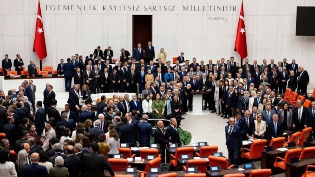 TBMM'de Çerçeve Yasa 467 oyla kabul edildi: Siyasi dengeler değişiyor