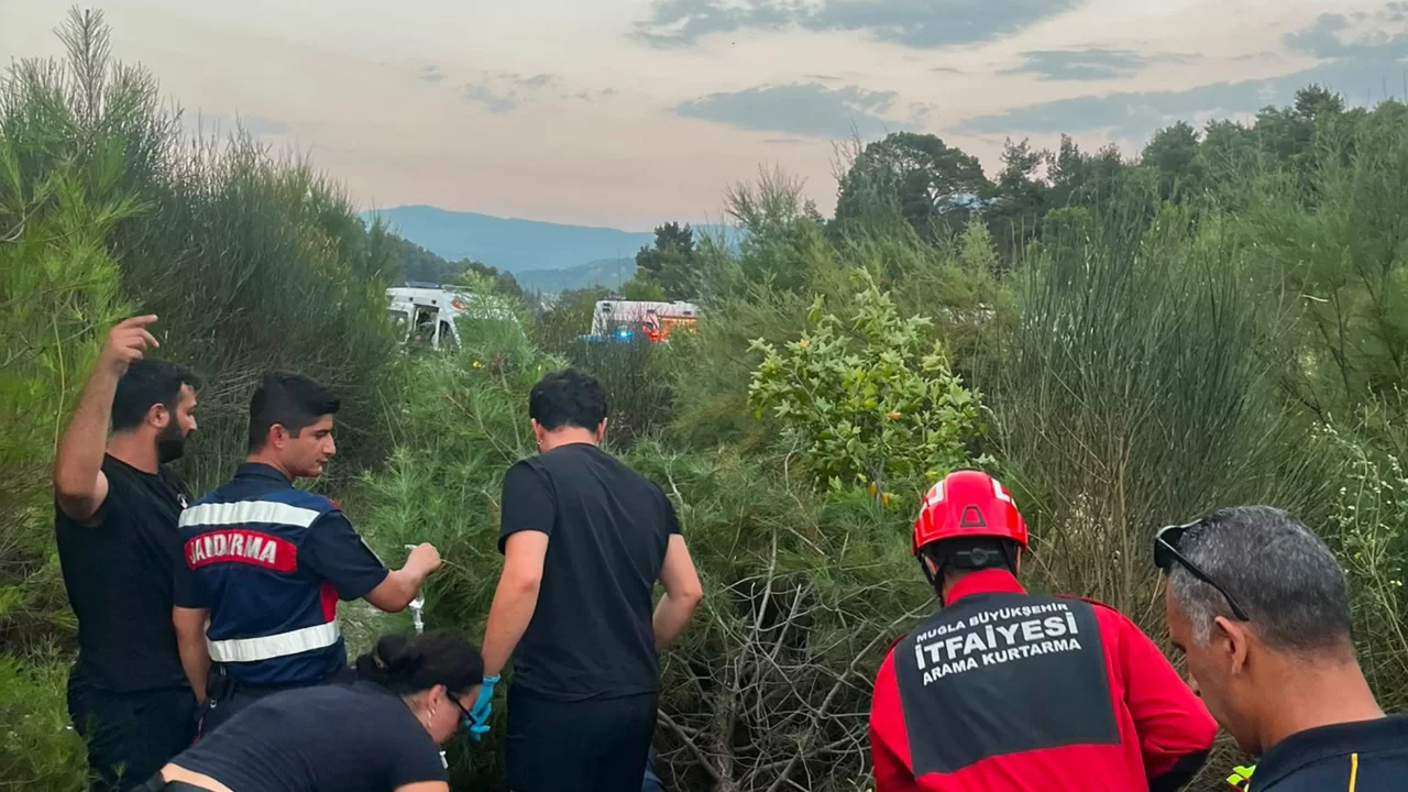 Muğla'da kaza: Şarampole devrilen araçta 4 yaralı