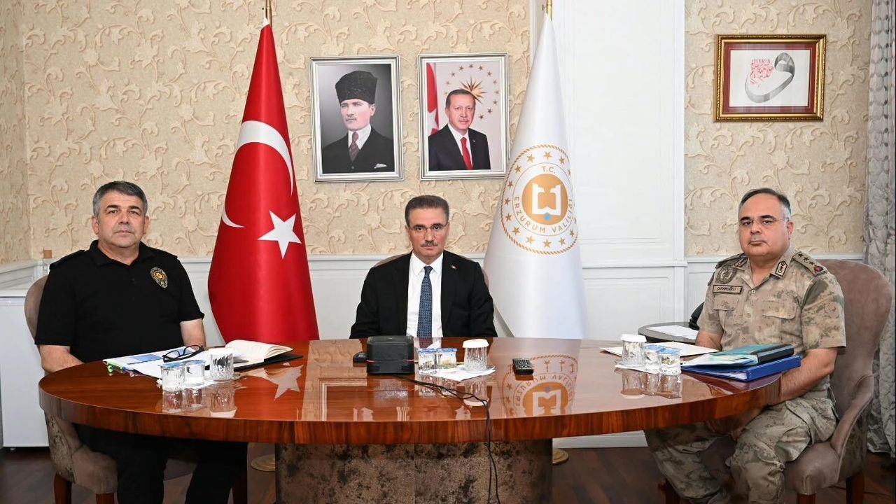 Erzurum'da güvenlik toplantısı: 'Terörsüz Türkiye' hedefi belirlendi Erzurum'da güvenlik toplantısı: 'Terörsüz Türkiye' hedefi belirlendi