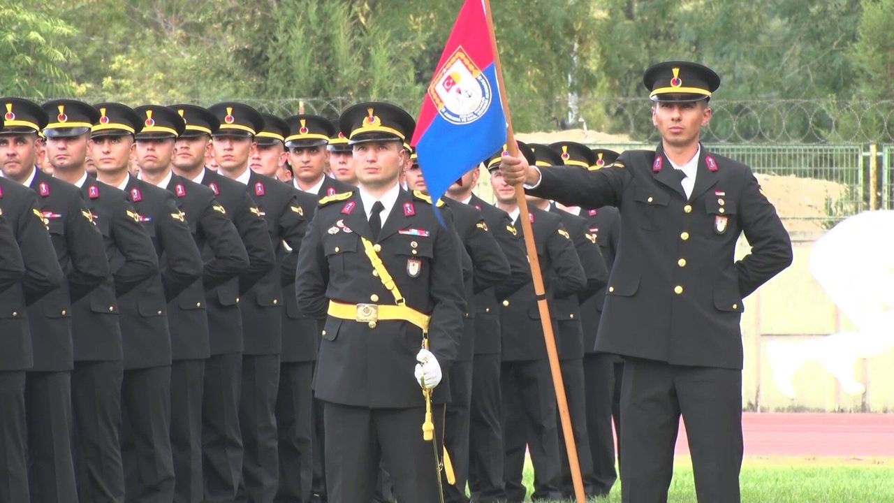 Bursa'da 1228 astsubay adayı mezuniyet töreniyle diplomalarını aldı