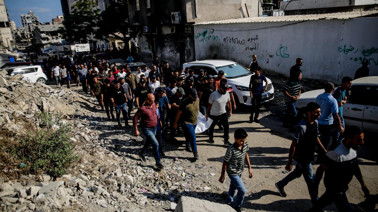 Filistin, İsrail'in Gazze'ye dönenlere uyguladığı insanlık dışı muameleyi kınadı