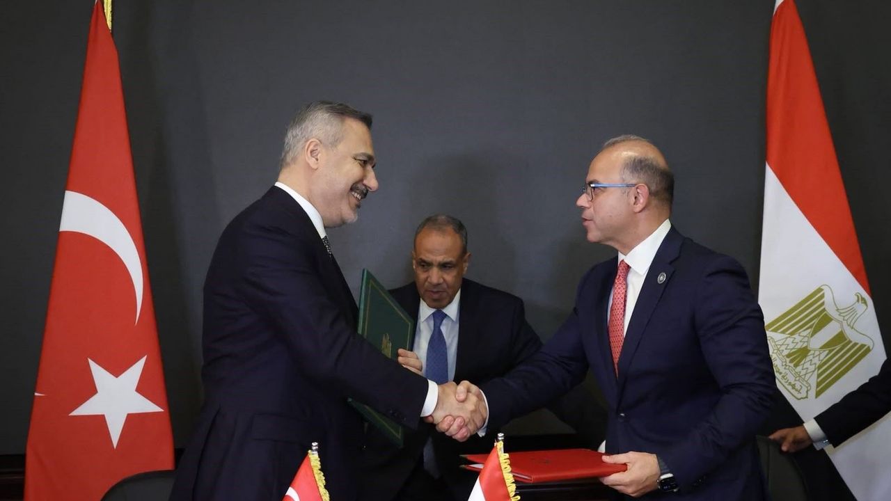 Mısır ile iş birliği: Hakan Fidan 3 belgeye imza attı