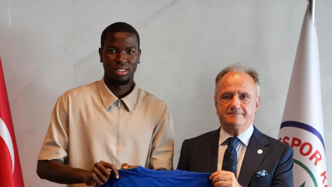 Moussa Diakite, Çaykur Rizespor'a katıldı: 4 yıllık sözleşme imzalandı