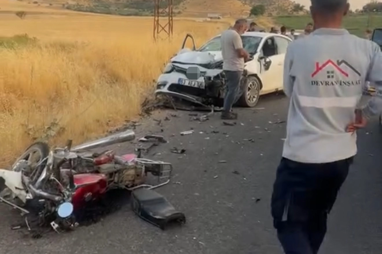 Mardin'de otomobil ve motosiklet çarpıştı: 2 kişi hayatını kaybetti Mardin'de otomobil ve motosiklet çarpıştı: 2 kişi hayatını kaybetti