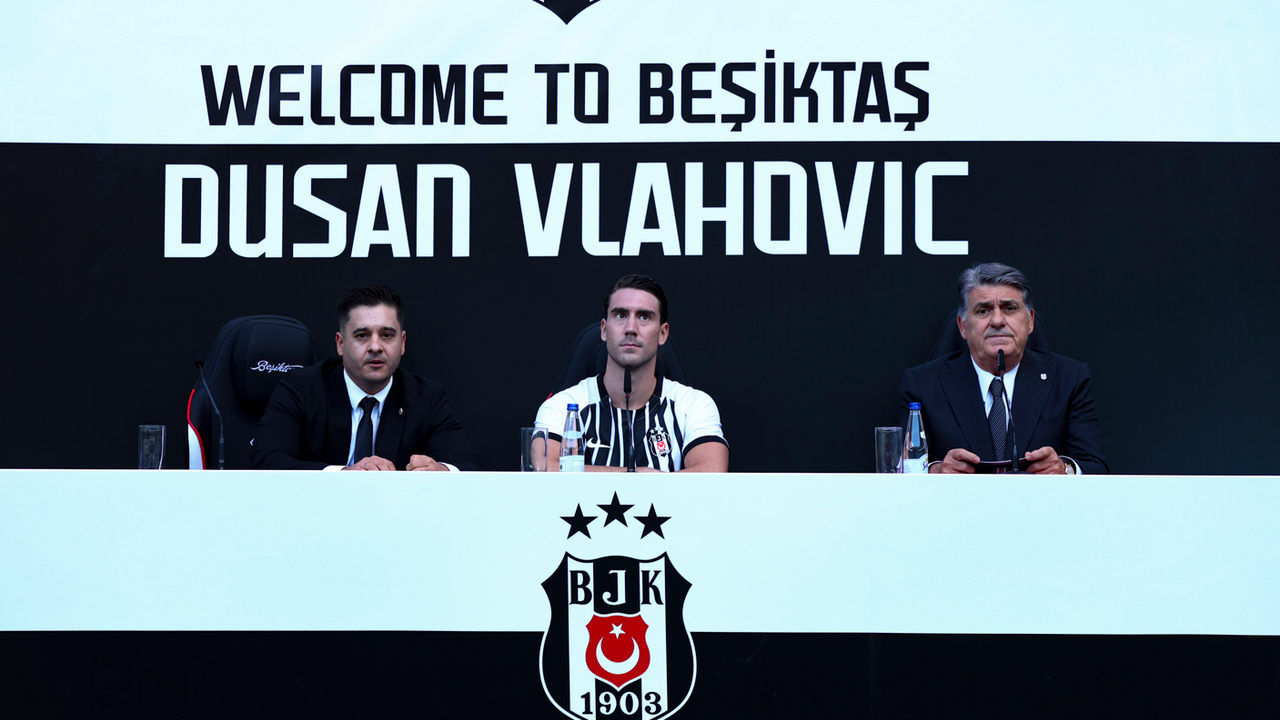 Dusan Vlahovic, Beşiktaş’a 20 bin taraftar önünde imza attı