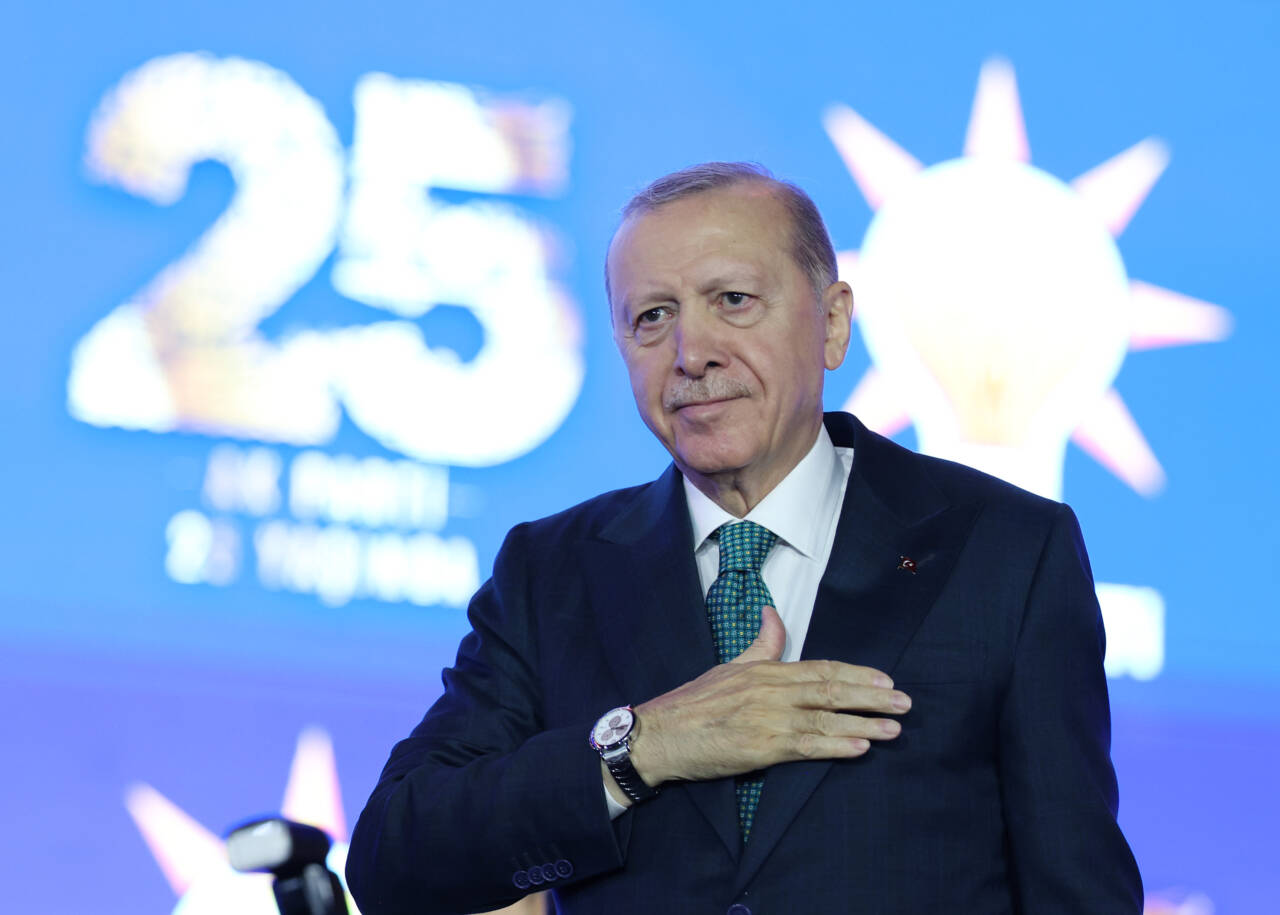 Cumhurbaşkanı Erdoğan, AK Parti'nin 25. kuruluş yıl dönümünü kutladı Cumhurbaşkanı Erdoğan, AK Parti'nin 25. kuruluş yıl dönümünü kutladı
