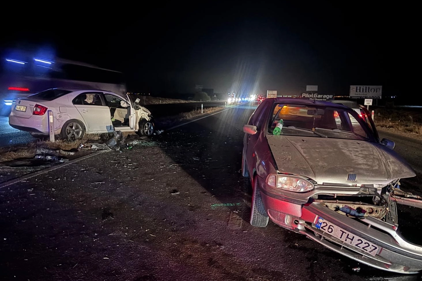 Eskişehir Ankara yolunda iki otomobil çarpıştı: 5 kişi yaralandı Eskişehir-Ankara yolunda iki otomobil çarpıştı: 5 kişi yaralandı