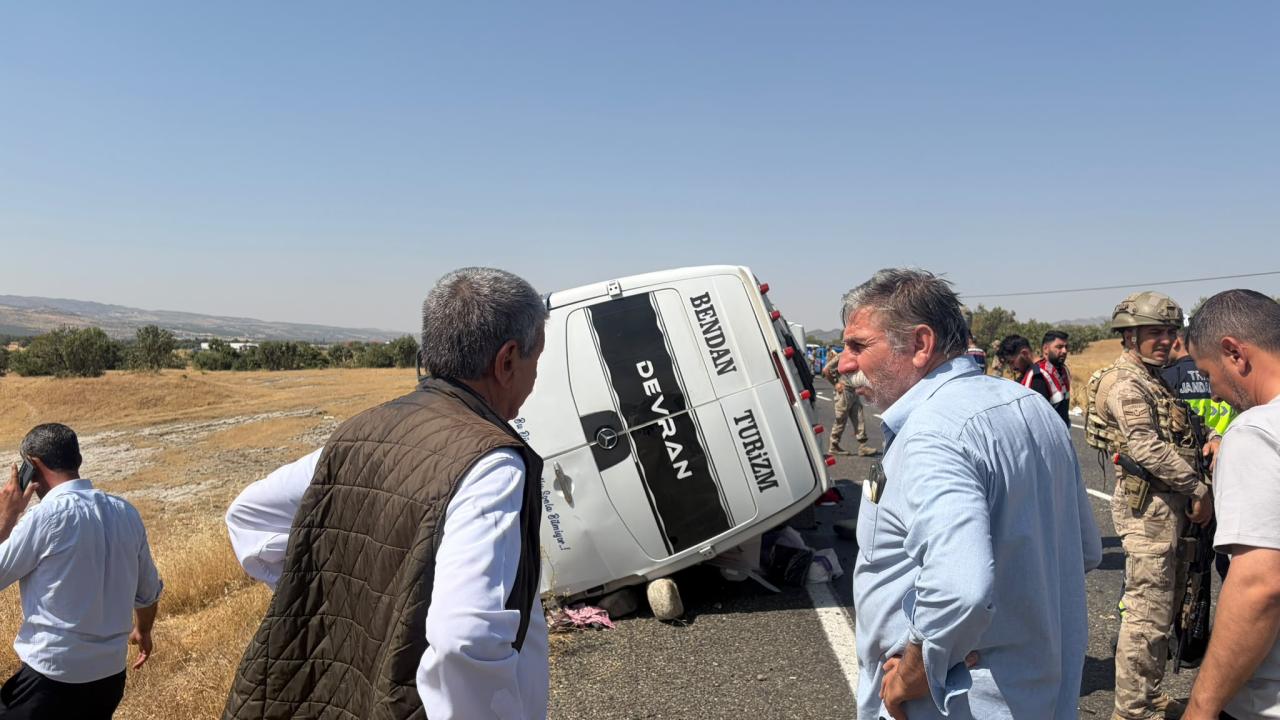 Diyarbakır'da minibüs kazasında 7 kişi hayatını kaybetti, 9 kişi yaralandı