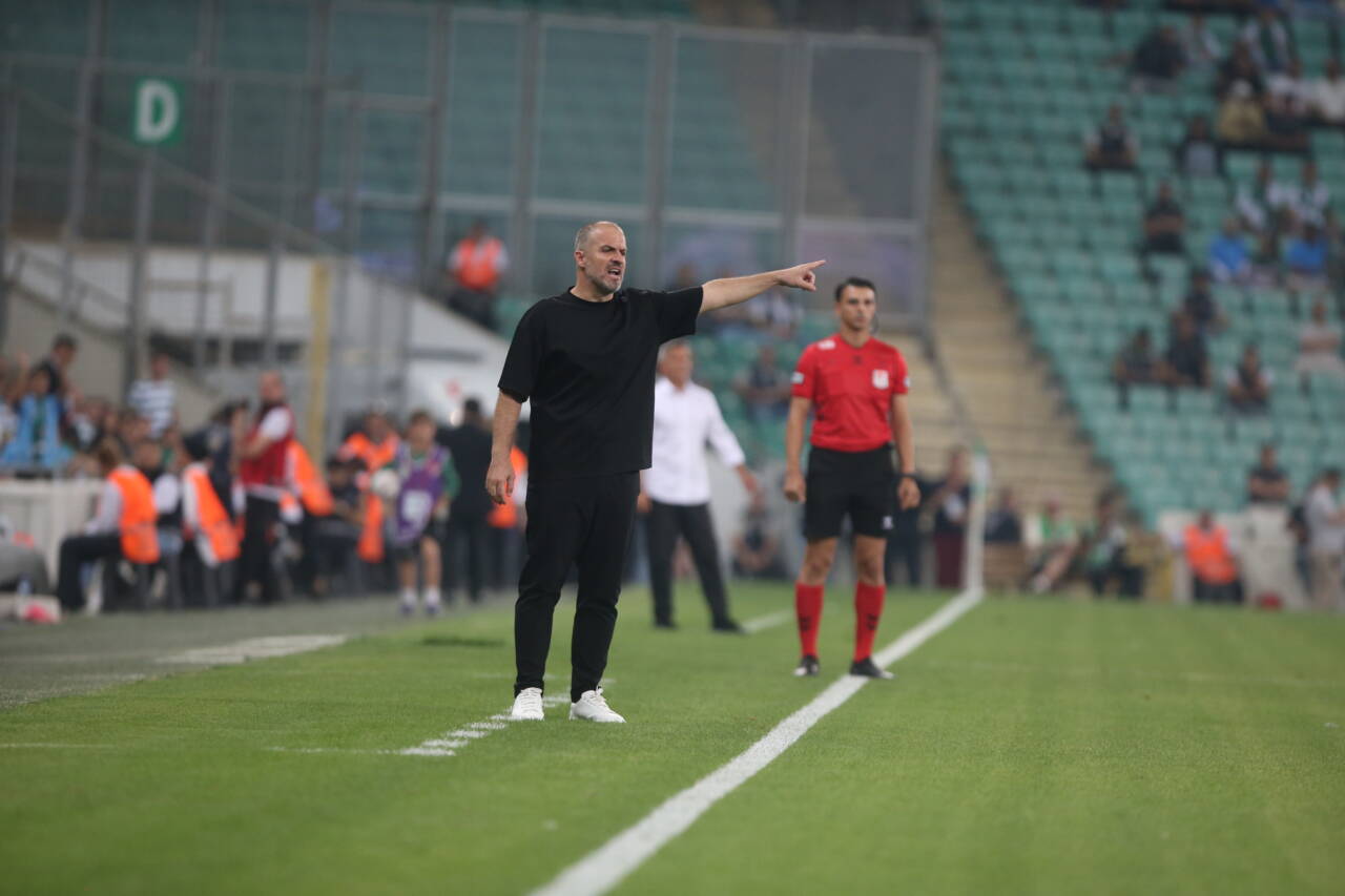 Bursaspor'un hocası Mustafa Er, galibiyetten sonra ikinci yarıyı eleştirdi
