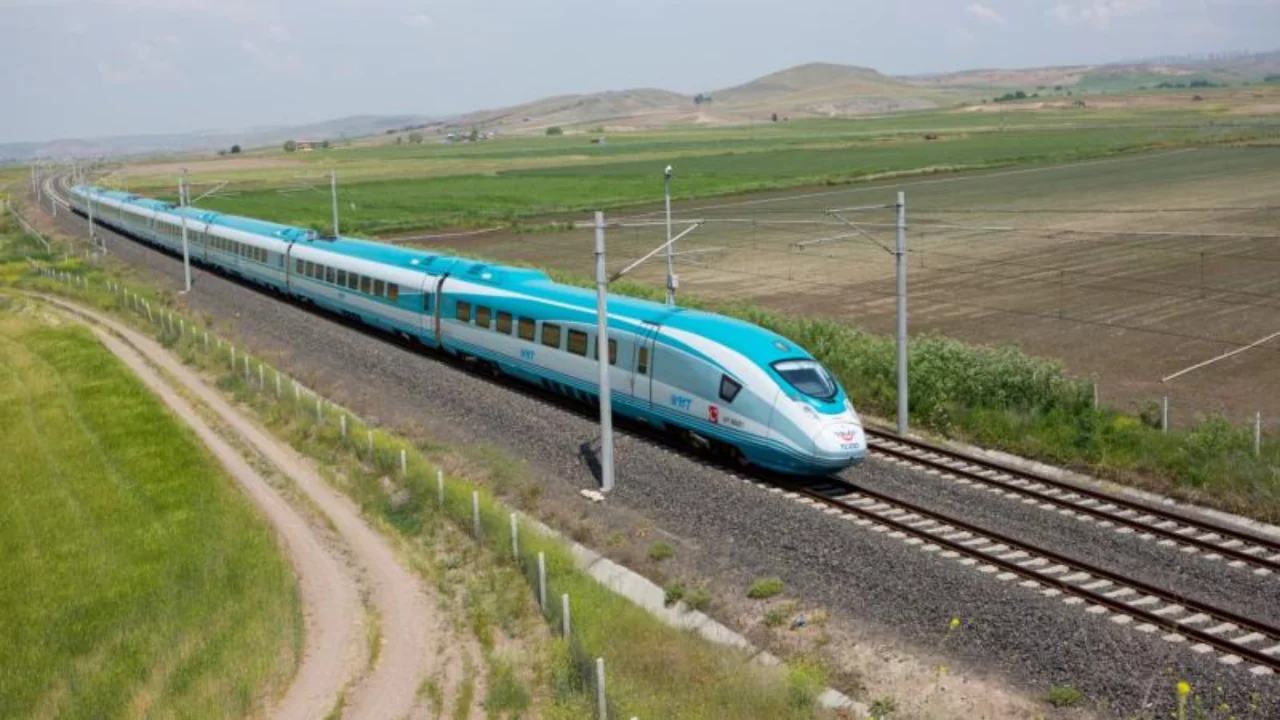 Uraloğlu, hızlı tren projeleri için 2028 hedefini açıkladı