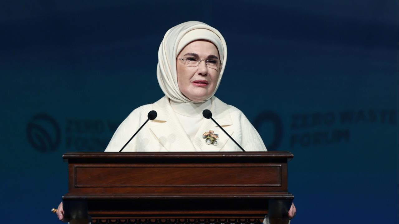 Emine Erdoğan, AK Parti'nin 25. yıl dönümünde önemli mesajlar verdi