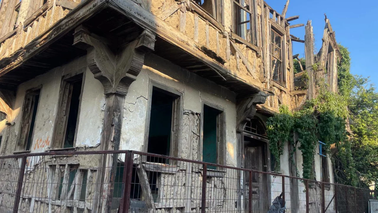 Bursa'daki tarihi yapı, çocuklar için tehlike yaratıyor
