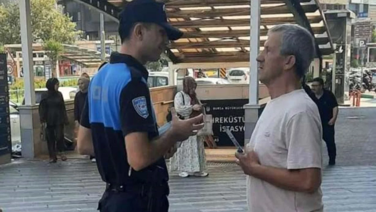 Güvenlik bilgilendirmesi: Bursa'da 2 bin broşür dağıtıldı Güvenlik bilgilendirmesi: Bursa'da 2 bin broşür dağıtıldı