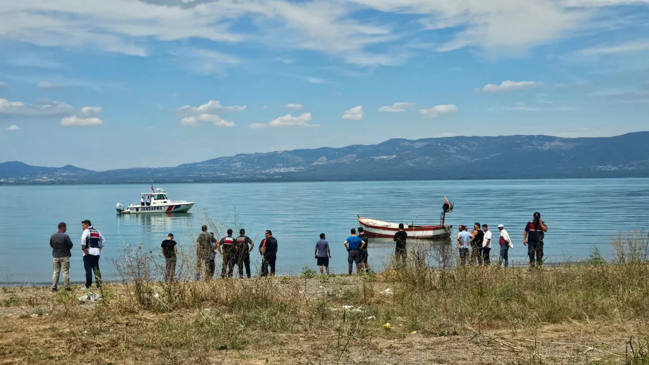 26 yaşındaki E. A. gölde kayboldu, arama sürüyor