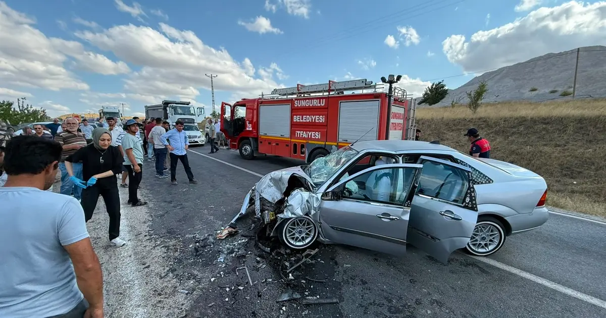 Çorum'da otomobiller kafa kafaya çarpıştı: 7 yaralı