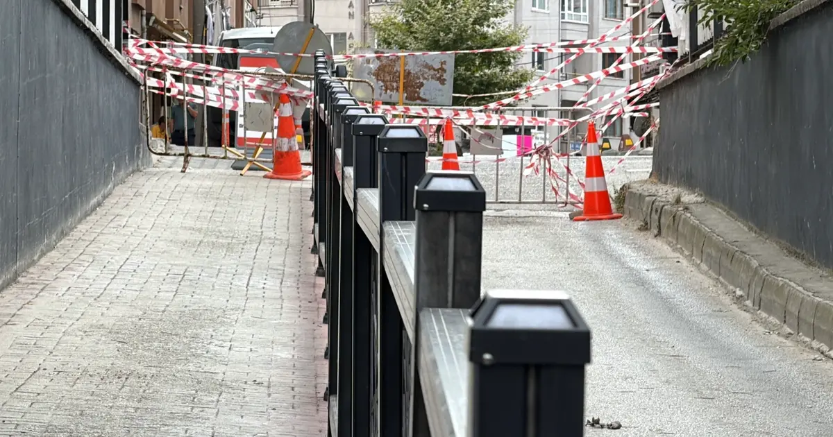 Bolu'da alt geçidin tavanı çöktü: Araç ve yaya trafiği kapatıldı Bolu'da alt geçidin tavanı çöktü: Araç ve yaya trafiği kapatıldı