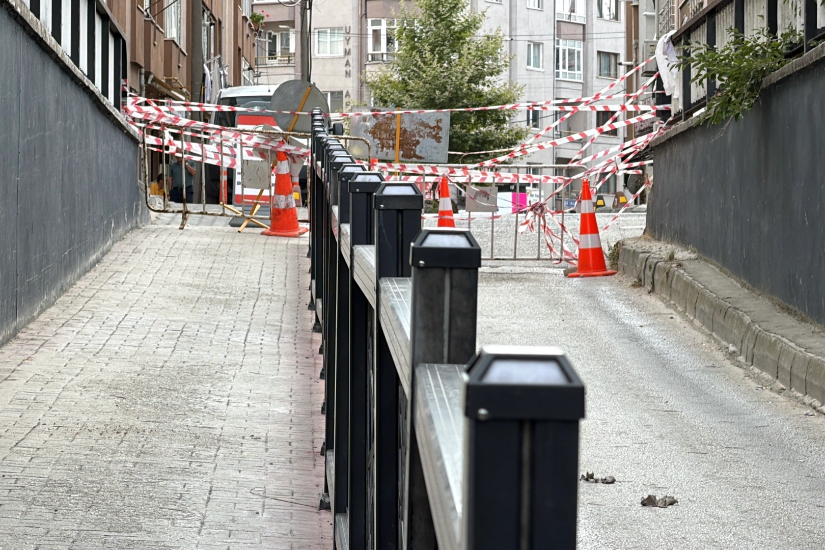 Bolu'da alt geçidin tavanı çöktü: Araç ve yaya trafiği kapatıldı